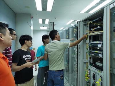 我校東莞校區(qū)網(wǎng)絡核心交換機更新工作順利完成